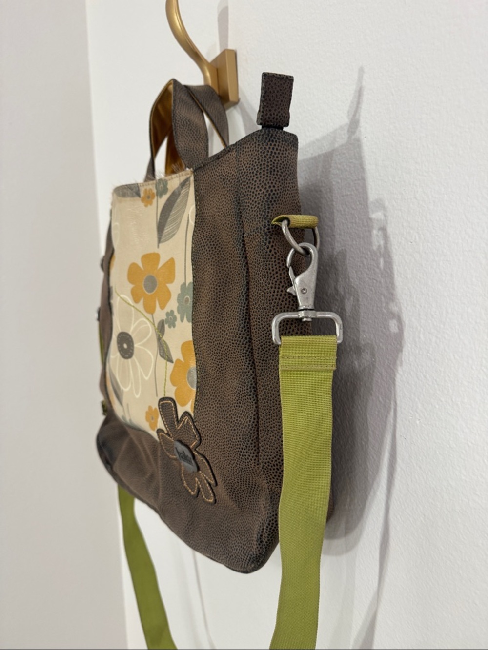 Haiku large brown pebbled tote bag, floral vinyl inset, green crossbody strap - Picture 4 of 9